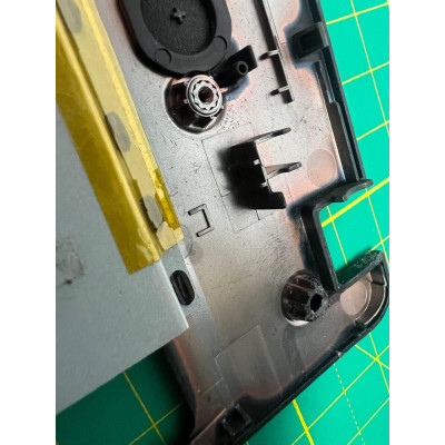 Корпус C (топкейс, середня частина) для Lenovo ThinkPad E530, E535, E530C з дефектом (зламані 2 кріплення) (б/в) Корпус C (топкейс, середня частина) для Lenovo ThinkPad E530, E535, E530C з дефектом (зламані 2 кріплення) (б/в)