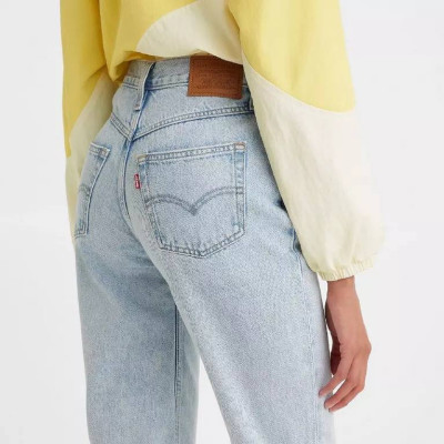 Жіночі джинси Levi’s Mom, розмір 24/28 блакитні Жіночі джинси Levi’s Mom, розмір 24/28 блакитні